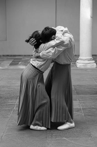 Abrazo-en-blanco-y-negro