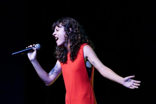 Cantante-mujer
