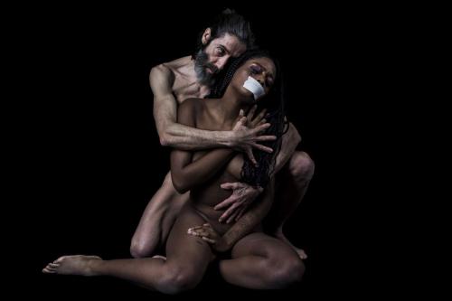 Desnudo-interracial