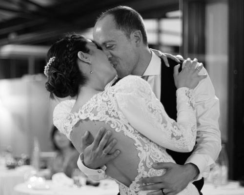 El-beso-de-los-esposos