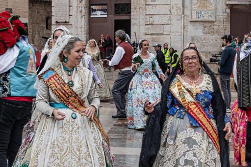 Fallera MAyor en plaza de la virgen Valencia