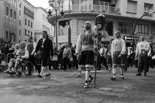 Desfile Falleros en blanco y negro 