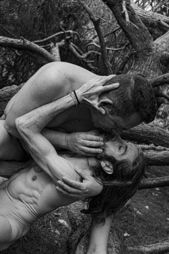 Hombres-besandose