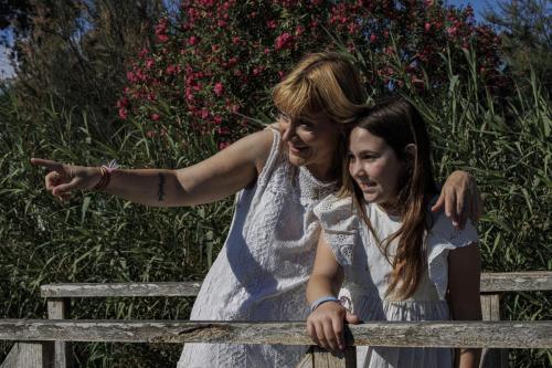 Madre-ensena-a-su-hija