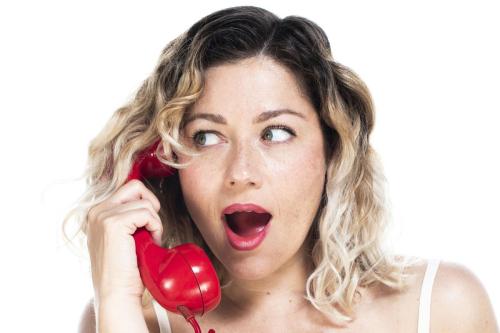 Mujer-al-telefono