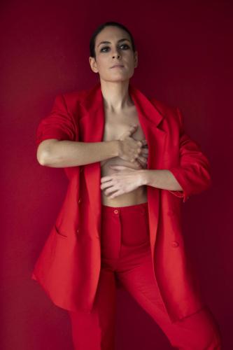 Mujer-vestido-en-rojo