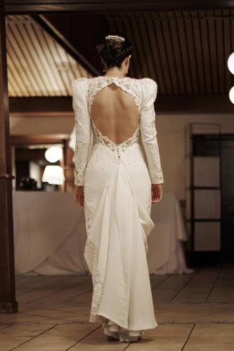 Vestido-de-esposa-blanco-desde-detras